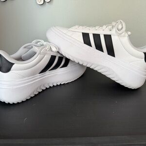 Adidas Grand Court Platform sz 8.5